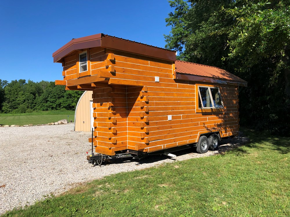 Log Cabin Tiny House - Image 2 Thumbnail