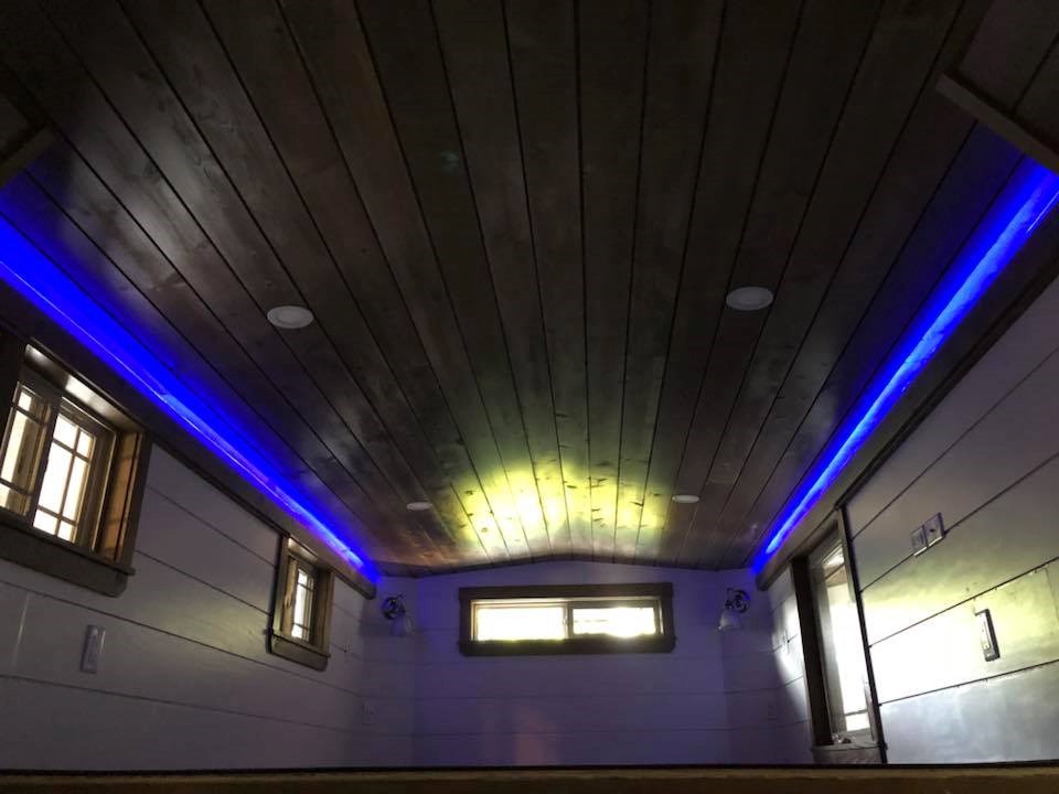 Beatiful Custom 340 Sq ft Tiny House - Image 3 Thumbnail