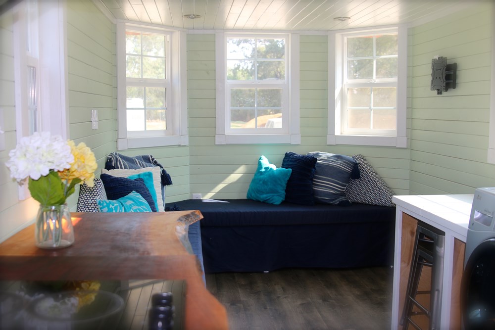 Beautiful Tiny House - Image 2 Thumbnail