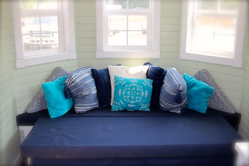 Beautiful Tiny House - Image 3 Thumbnail