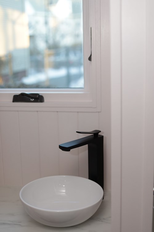 Custom Built Tiny House on Wheels, Move In Ready-Must Sell This Week - Image 4 Thumbnail