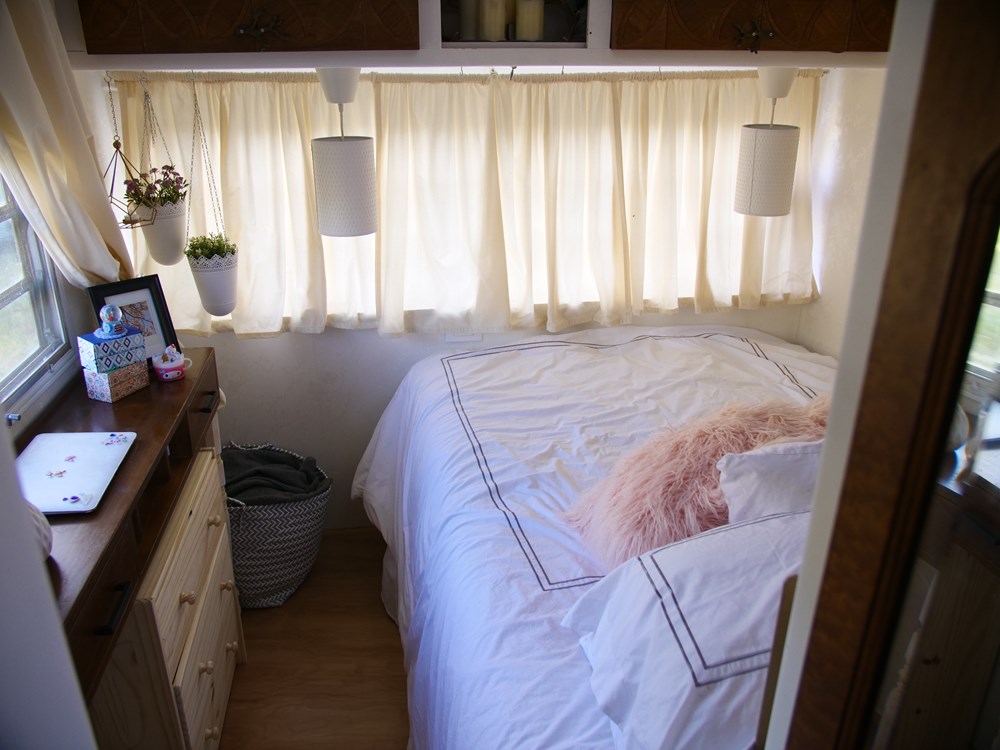 Vintage Trailer turned jewel box dream home! - Image 4 Thumbnail