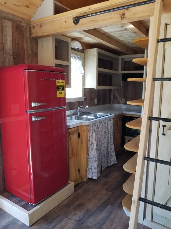 Adorable Tiny Home on Wheels for Sale ! ! ! - Image 2 Thumbnail