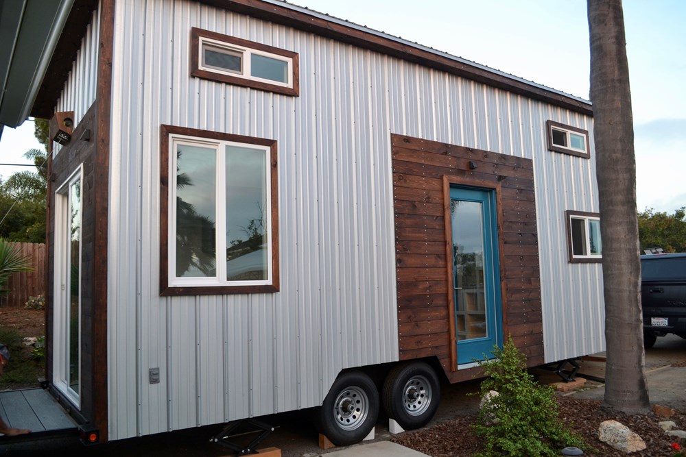 Steel Framed 24' Custom Modern Tiny Home - Image 3 Thumbnail