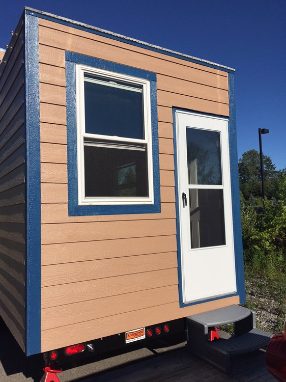 Tiny House equipped with Solar! - Image 2 Thumbnail