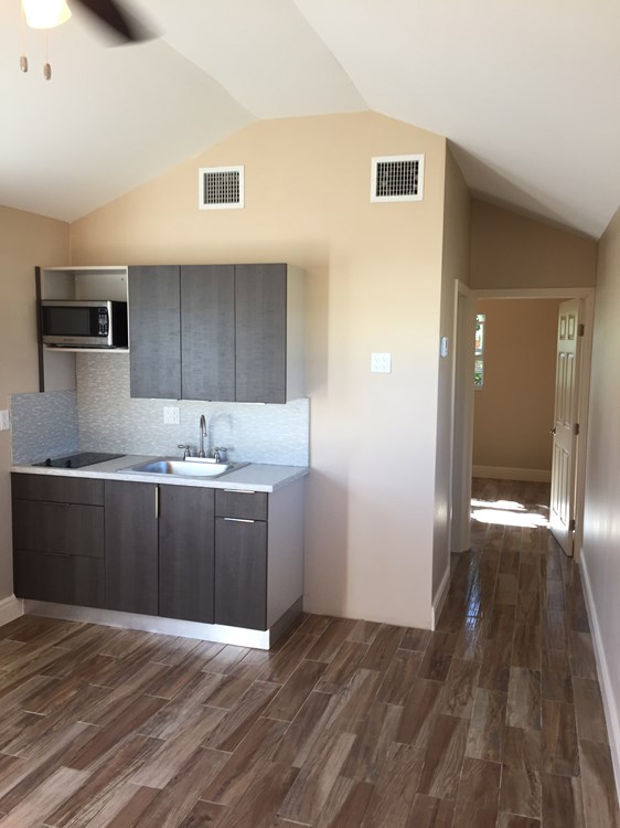 Beautiful and Spacious Tiny House - Image 4 Thumbnail