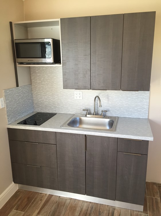 Beautiful and Spacious Tiny House - Image 2 Thumbnail