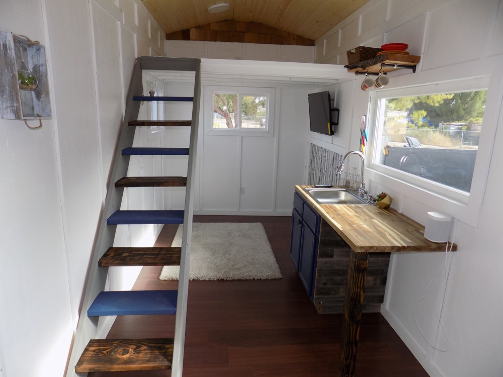 TINY HOUSE ON WHEELS LETS MAKE A DEAL - Image 3 Thumbnail
