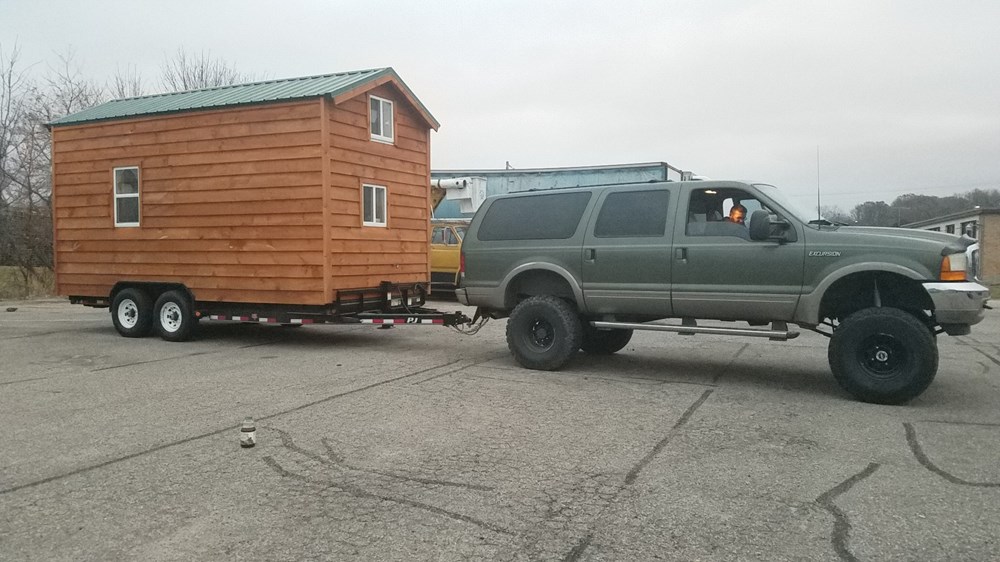 Tiny amish built wooden cabin on wheels - Image 2 Thumbnail