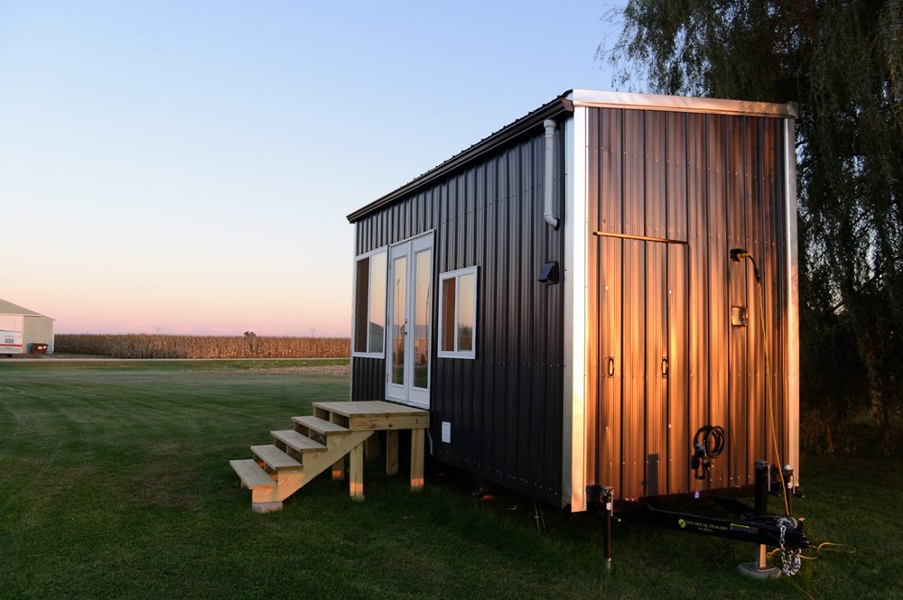 Custom Built Tiny House On Wheels - NEW - Image 4 Thumbnail