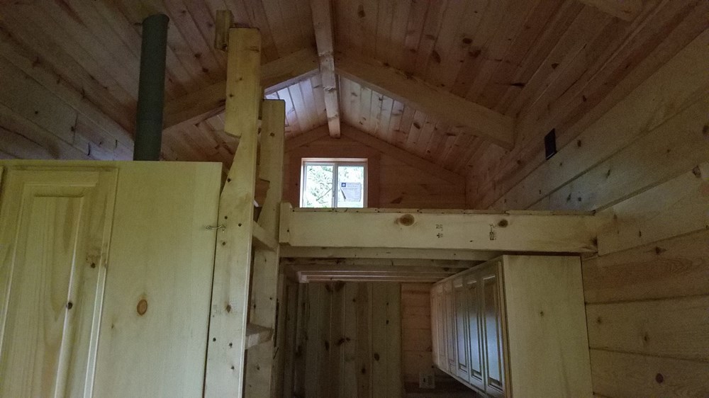 Tiny amish built wooden cabin on wheels - Image 3 Thumbnail