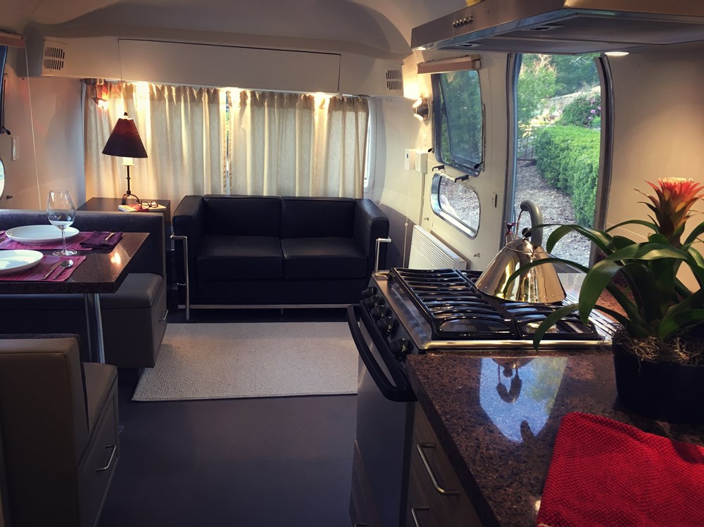 1969 Airstream Sovereign 31' Land Yacht - Image 2 Thumbnail