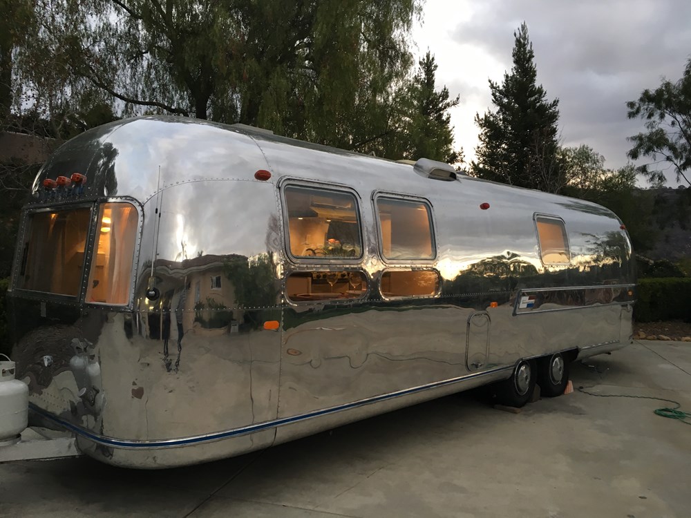1969 Airstream Sovereign 31' Land Yacht
