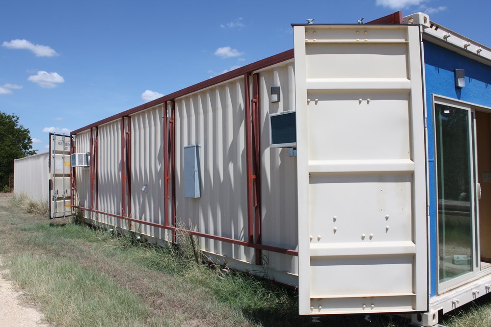 New custom 40' container home 2 bedroom 1 bath A/C washer dryer - Image 4 Thumbnail