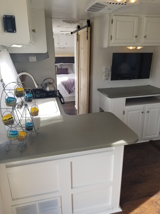Captivating Tiny House... - Image 2 Thumbnail