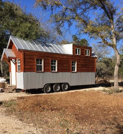 Tiny "Ranch-style" House on Wheels - Image 2 Thumbnail