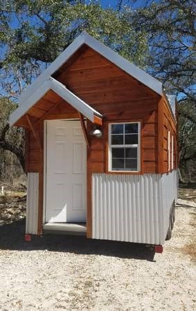 Tiny "Ranch-style" House on Wheels