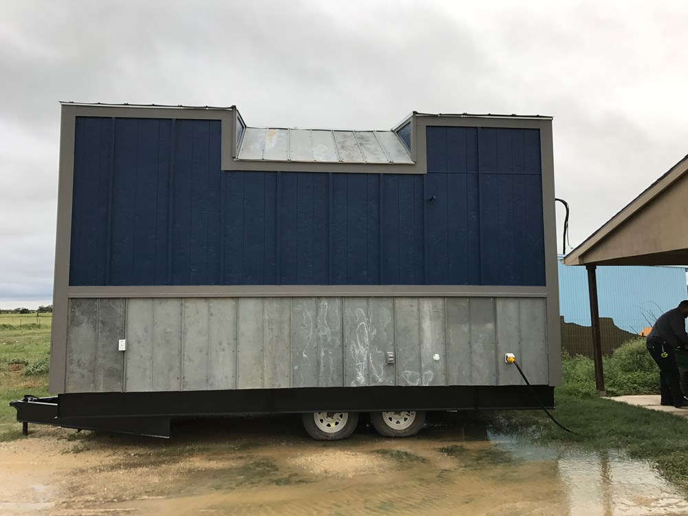 Tiny House on Wheels - Image 1 Thumbnail