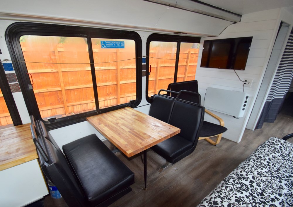 Modern Converted Transit Bus  - Image 4 Thumbnail