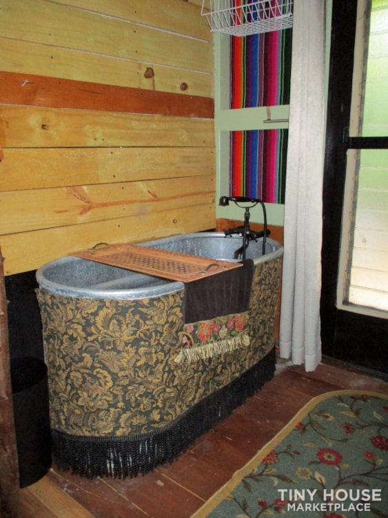 2019 Renovated 27' horse trailer tiny home - Image 3 Thumbnail