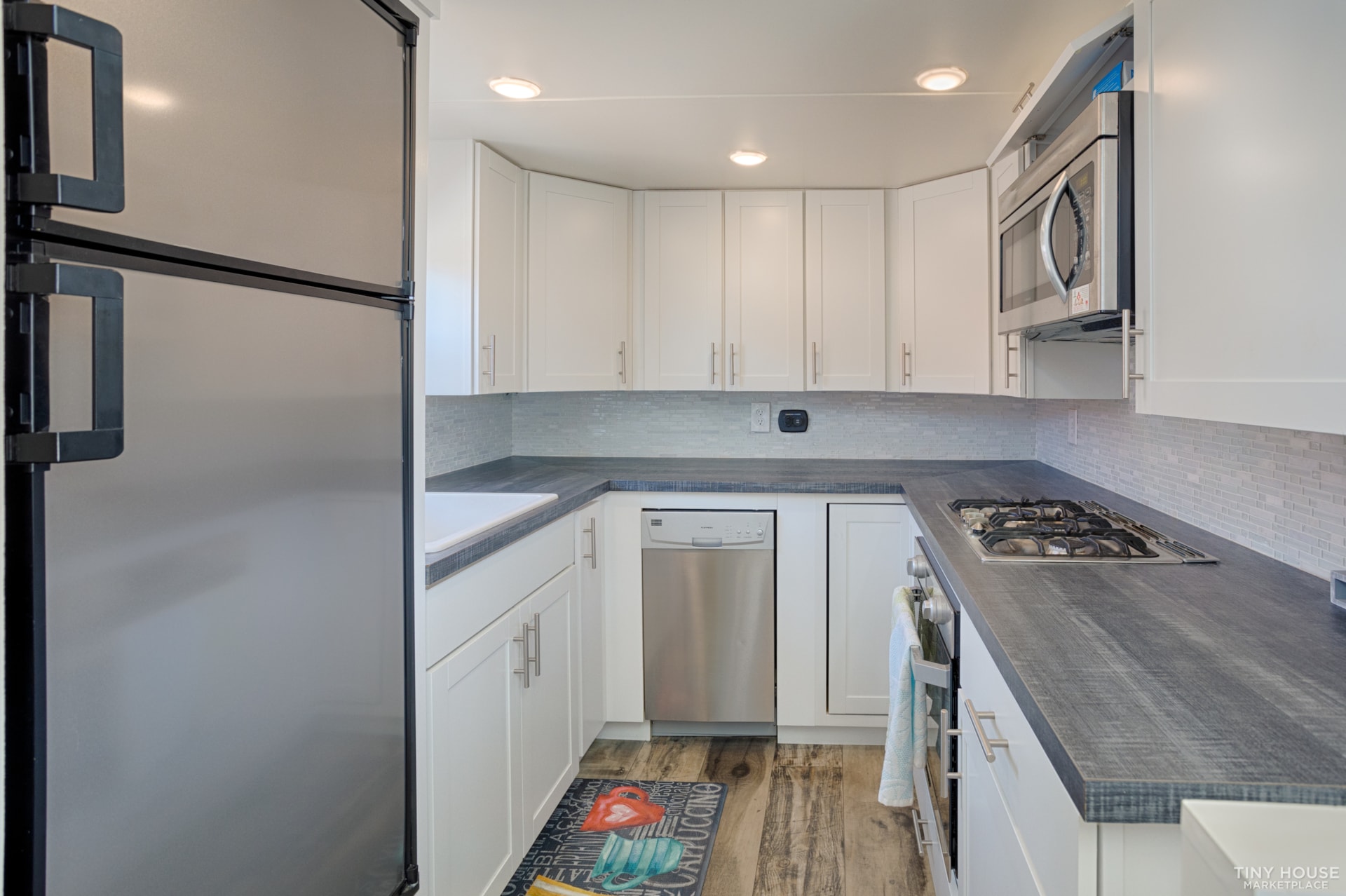 2021 Gorgeous modern upscale Off-Grid certified TINY - Image 2 Thumbnail