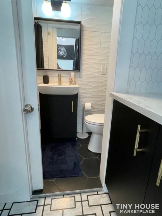 2022 Modern tiny home  - Image 3 Thumbnail