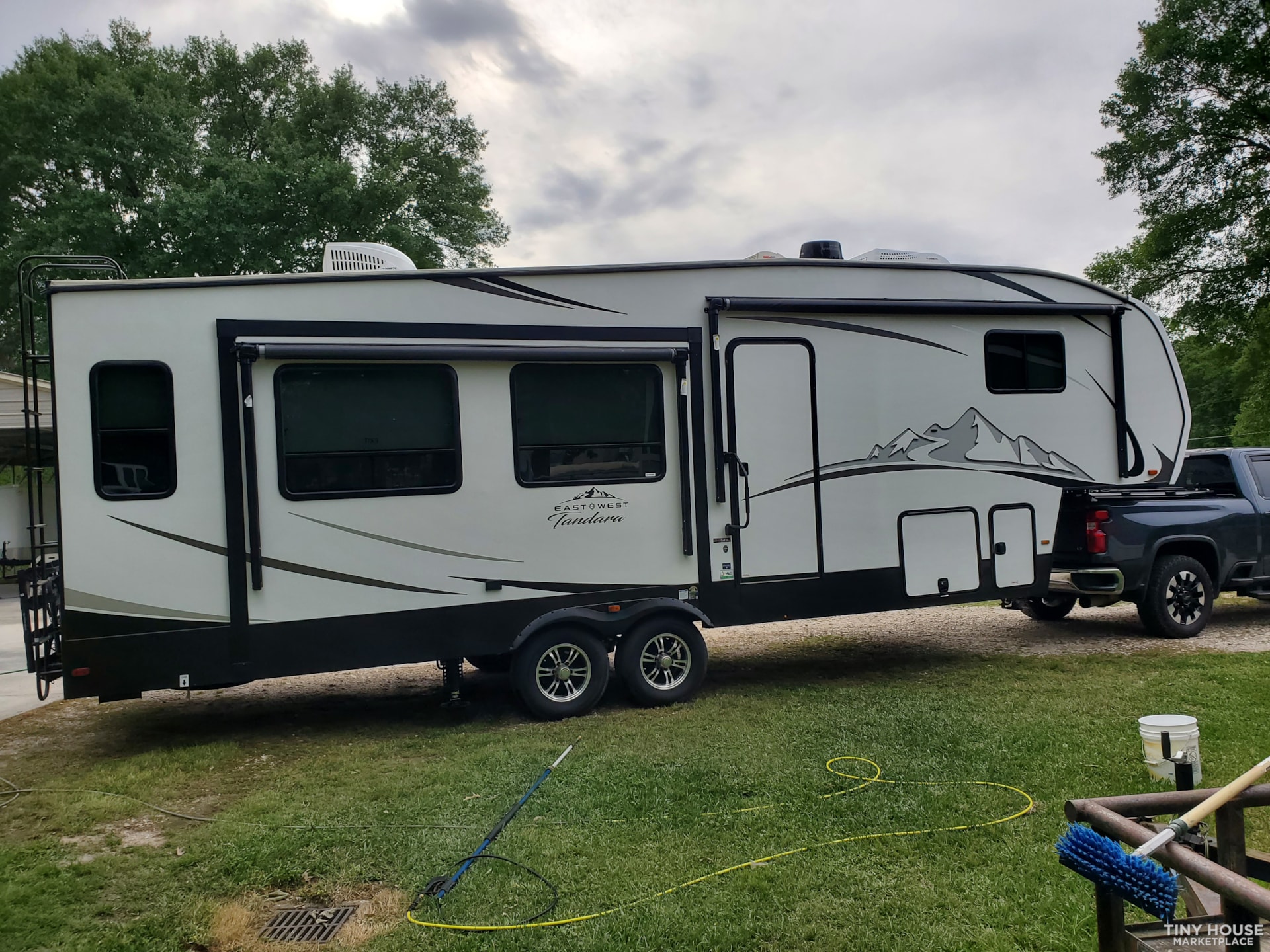 2022 Tandara 5th Wheel RV - Used - Image 2 Thumbnail