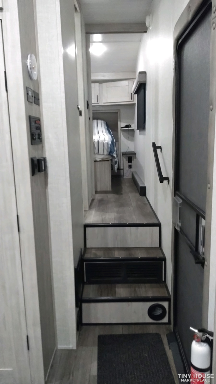 2022 Tandara 5th Wheel RV - Used - Image 3 Thumbnail