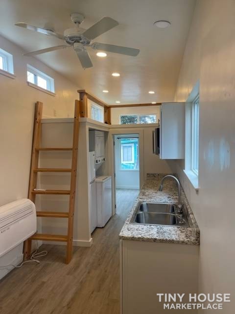 2022 Tiny house w/ downstairs bedroom - Image 4 Thumbnail