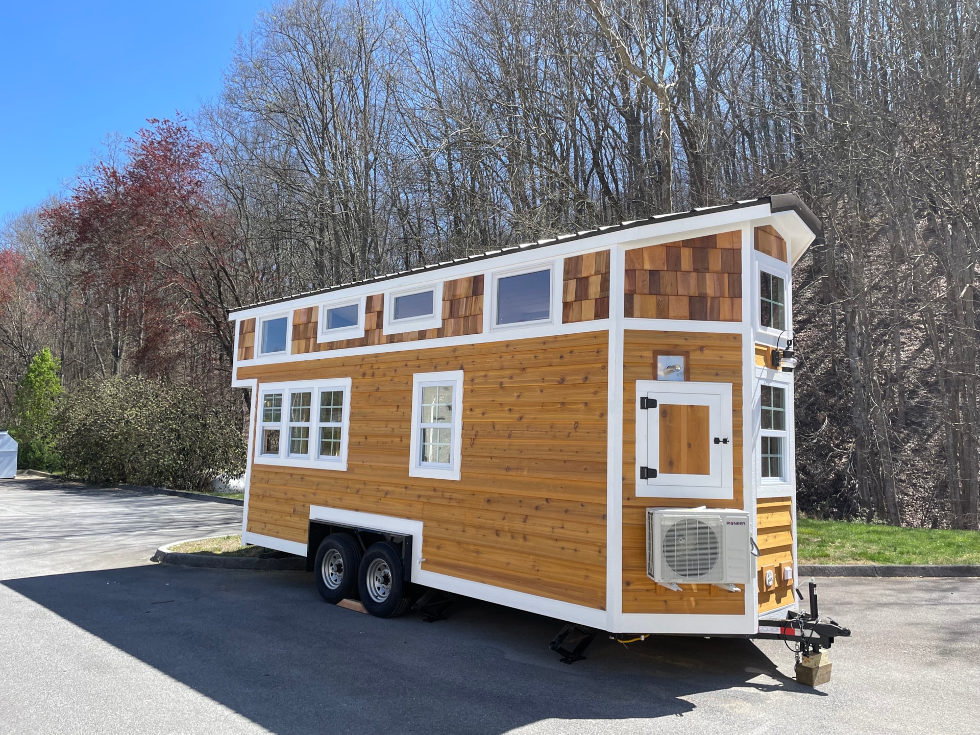 2023 Tinyhome on 26’ trailer, custom cedar deck, screened in porch - Image 4 Thumbnail