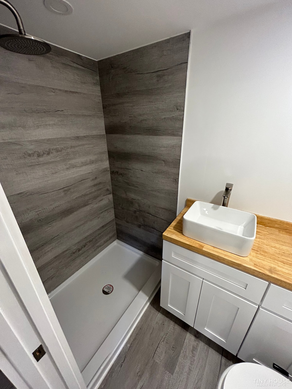 20ft Luxury Container Home - On Foundation or Trailer -We can deliver anywhere!  - Image 3 Thumbnail