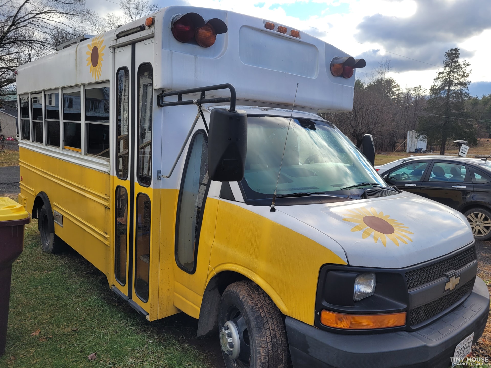 21.5 foot Converted School Bus
