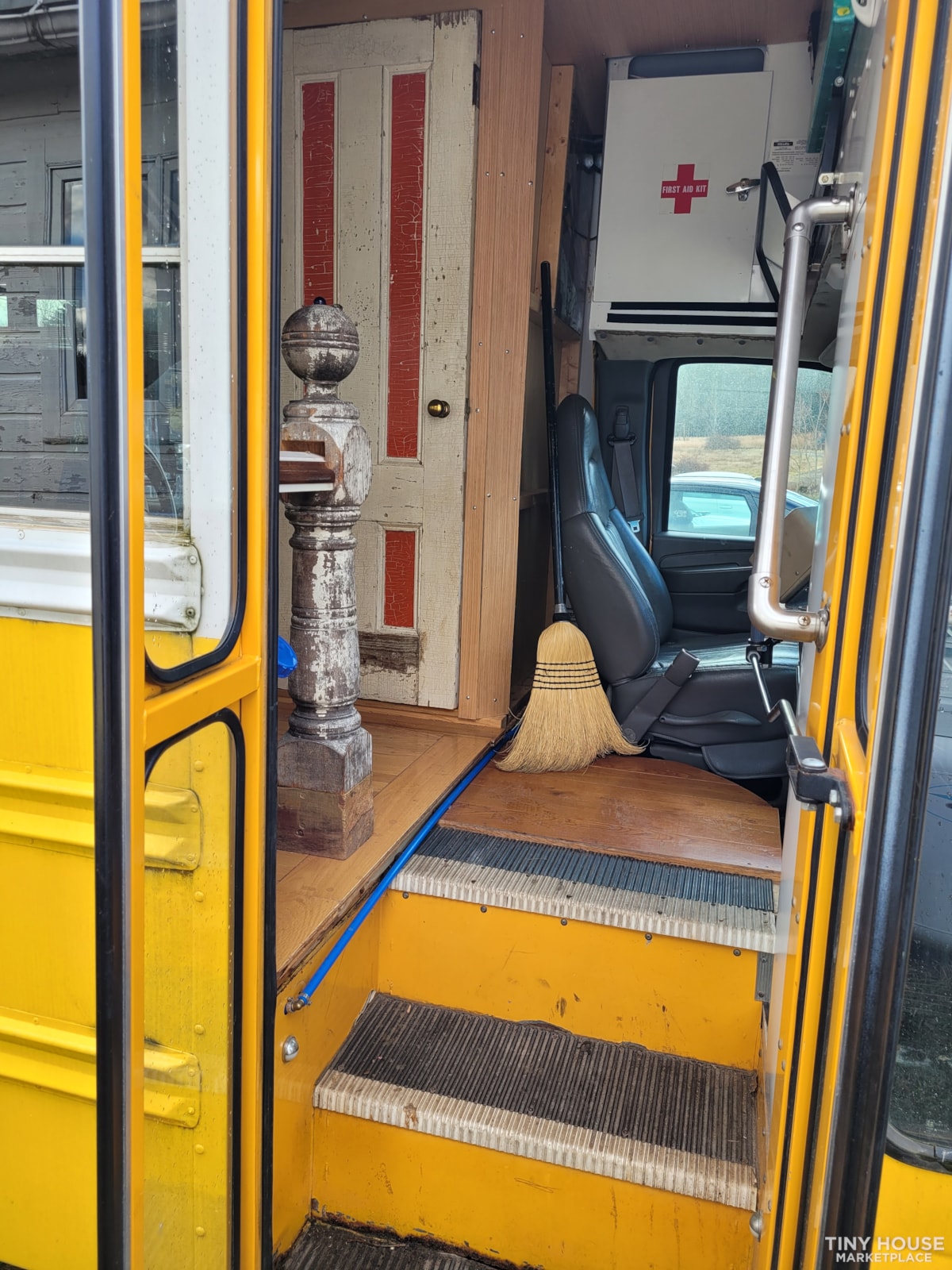 21.5 foot Converted School Bus - Image 2 Thumbnail
