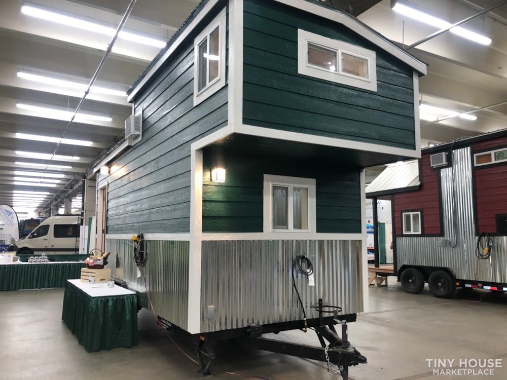 24' Beautiful Move In Ready Tiny Home High Quality - LOW PRICE! - Image 2 Thumbnail