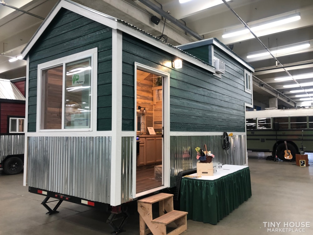 24' Beautiful Move In Ready Tiny Home High Quality - LOW PRICE! - Image 4 Thumbnail