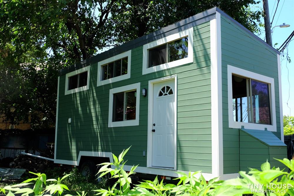 24 foot long tiny house on wheels - Image 2 Thumbnail