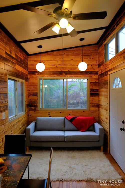 24 foot long tiny house on wheels - Image 3 Thumbnail