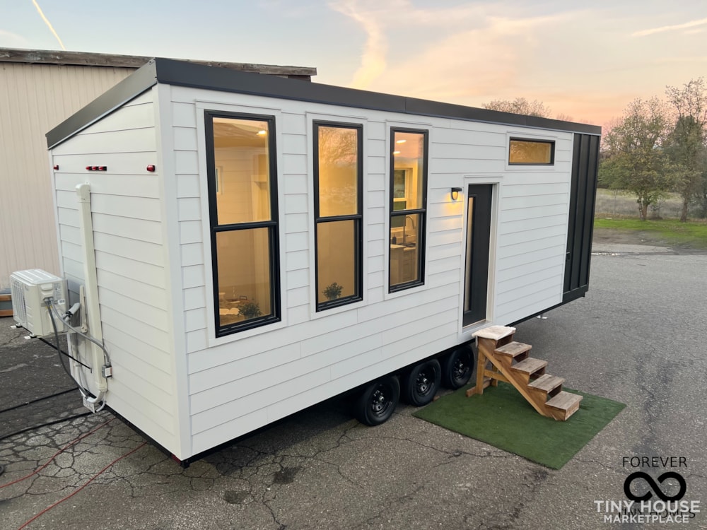 New Forever 32' Suite 2022 Model with lower bedroom, upgraded fixtures & More! - Image 1 Thumbnail
