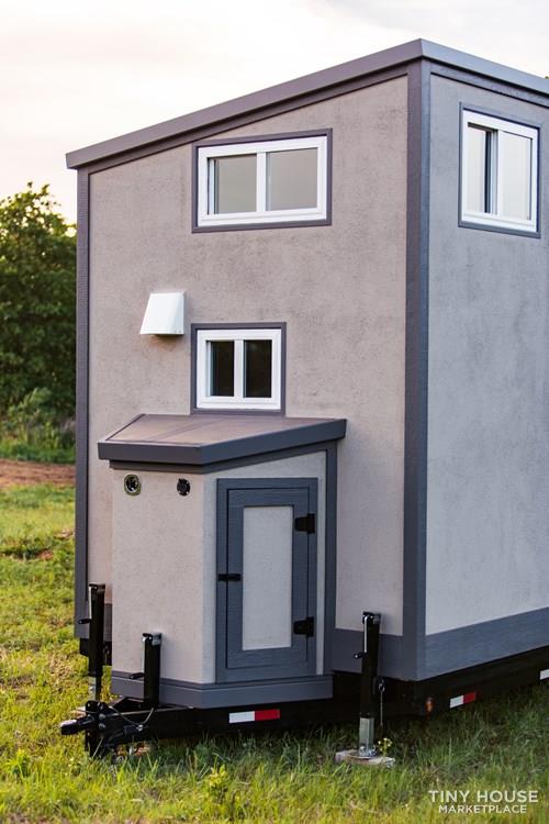 24' Lightweight Tiny House - Perfect for Office/Studio or Students - Image 3 Thumbnail