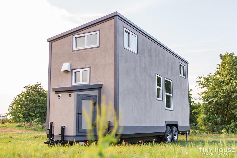 24' Lightweight Tiny House - Perfect for Office/Studio or Students - Image 4 Thumbnail