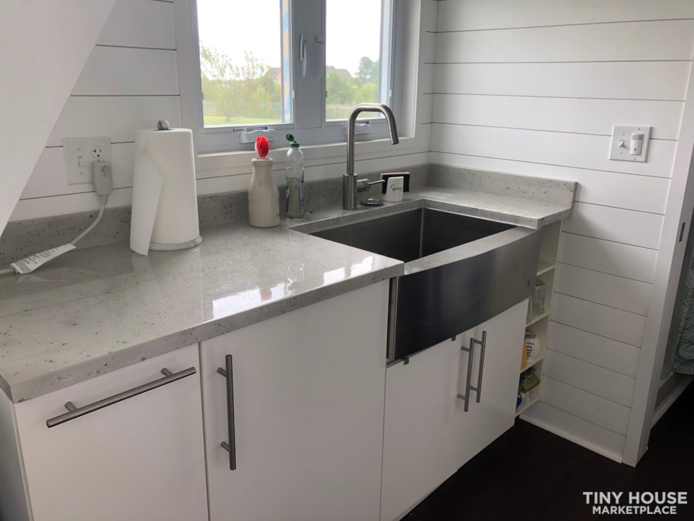 24’ modern and open tiny house