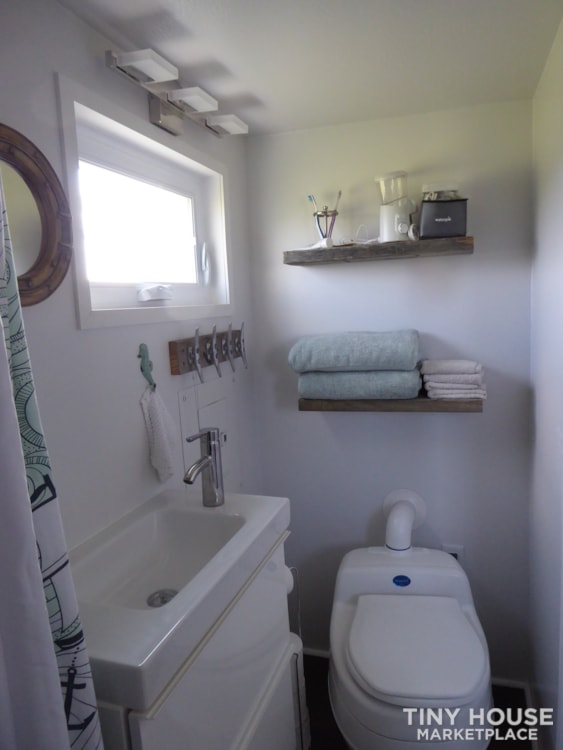 24’ modern and open tiny house - Image 2 Thumbnail