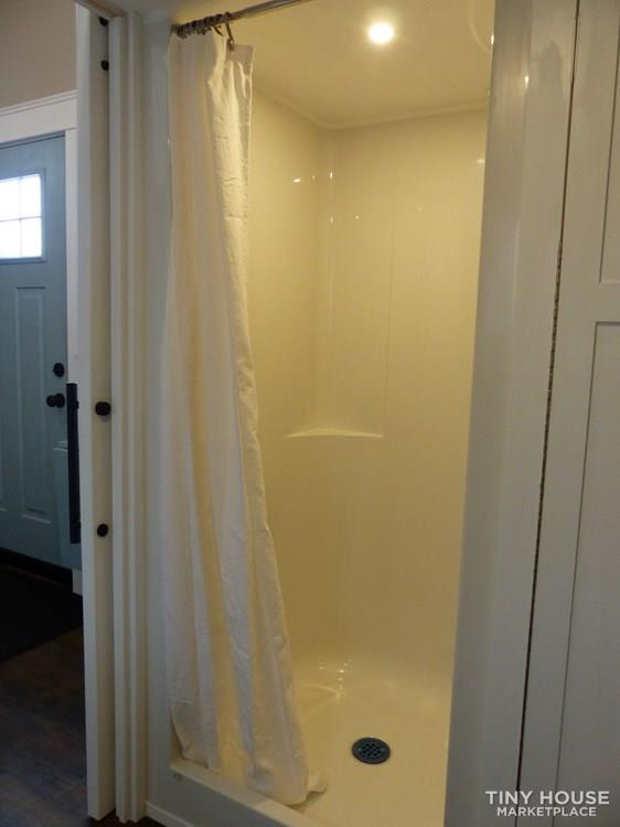 24' THOW approx. 300sf professionally built - Image 3 Thumbnail