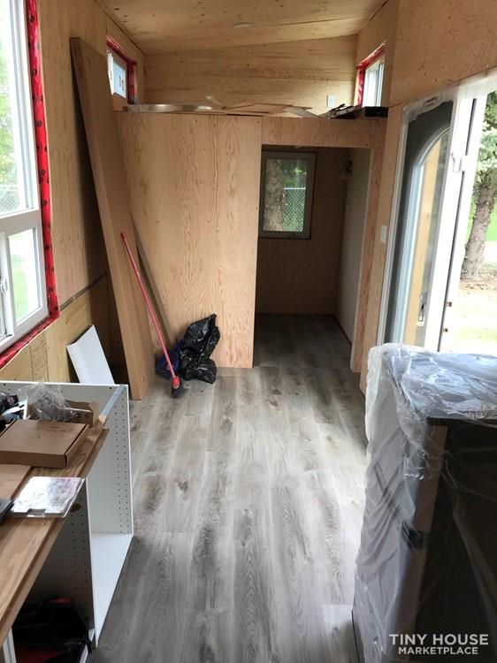 24' TINY HOME ON TRAILER in Ontario. (K0E 1G0) - Image 3 Thumbnail