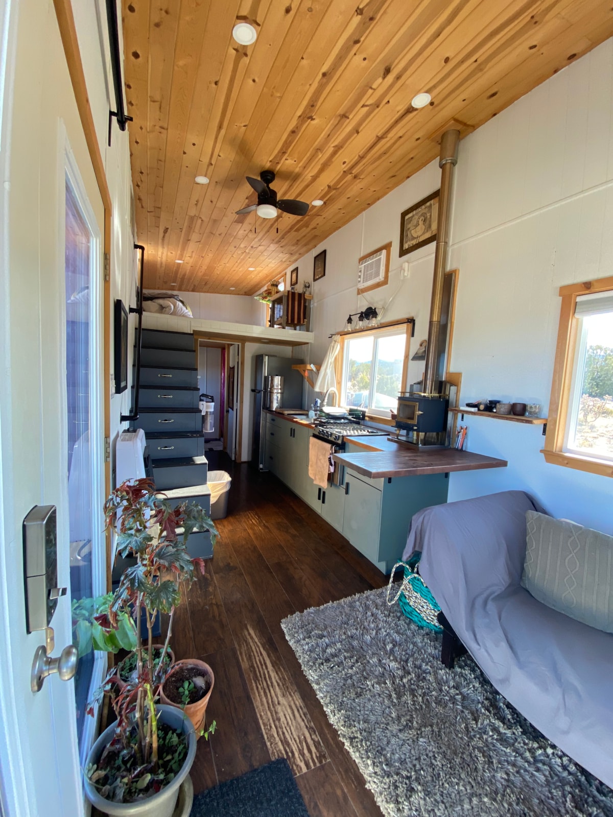 24’ Tiny Home On Wheels - Image 3 Thumbnail