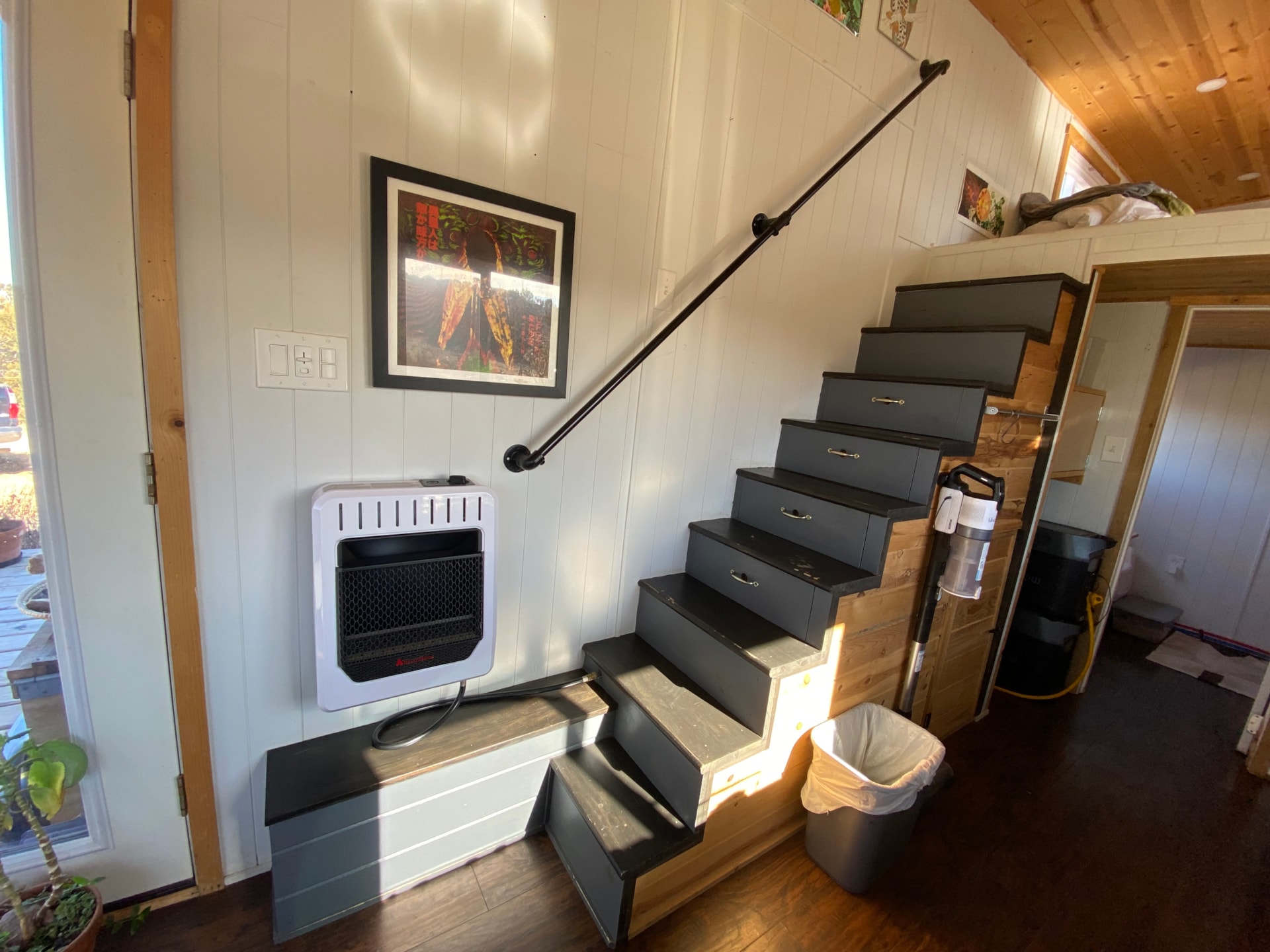 24’ Tiny Home On Wheels - Image 4 Thumbnail