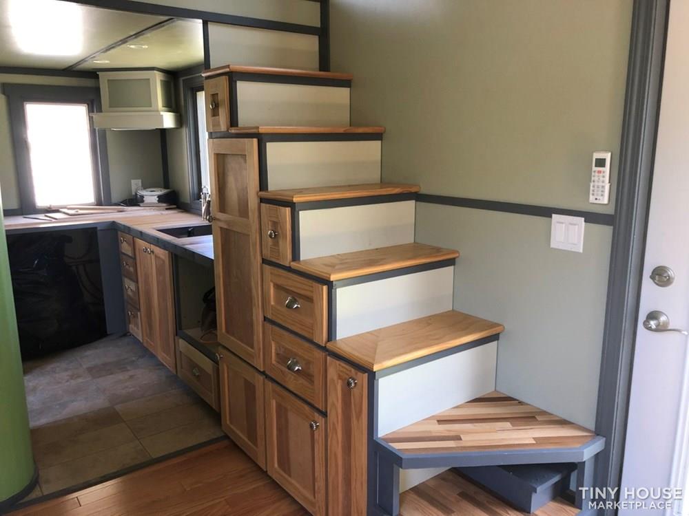 24' x 8.5' luxury Tiny House on Wheels - Image 4 Thumbnail