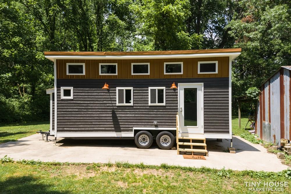 24' x 8' Luxury T.H.O.W. ***Award Winner*** - Image 3 Thumbnail