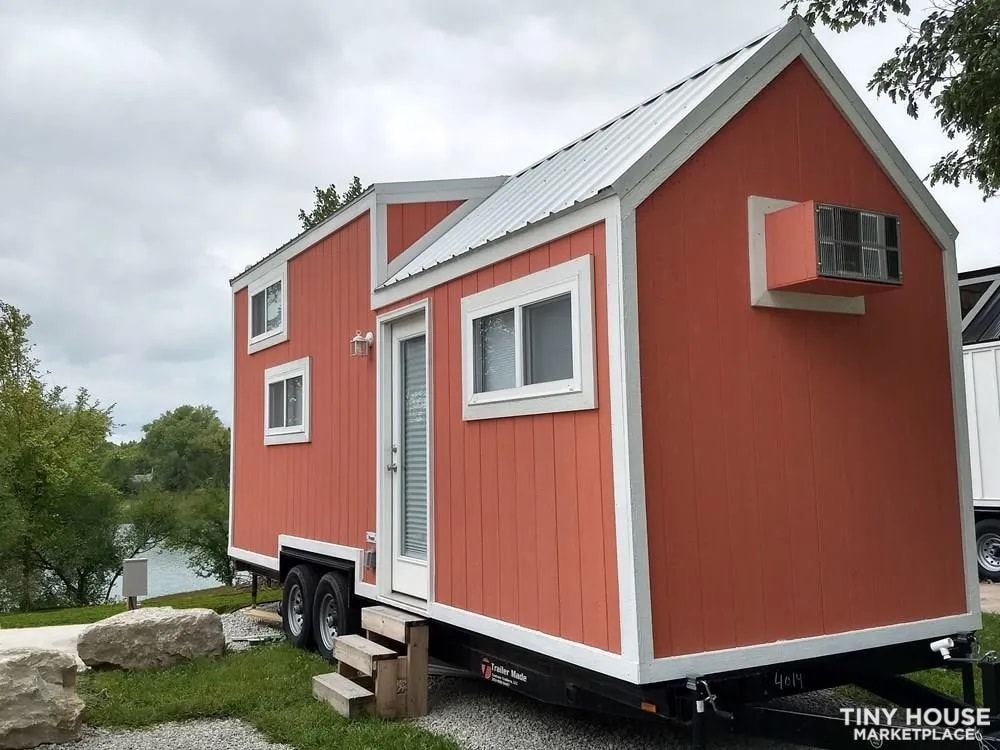 24' x 8' “Poppy” by Modern Tiny Living - New Price! - Image 1 Thumbnail