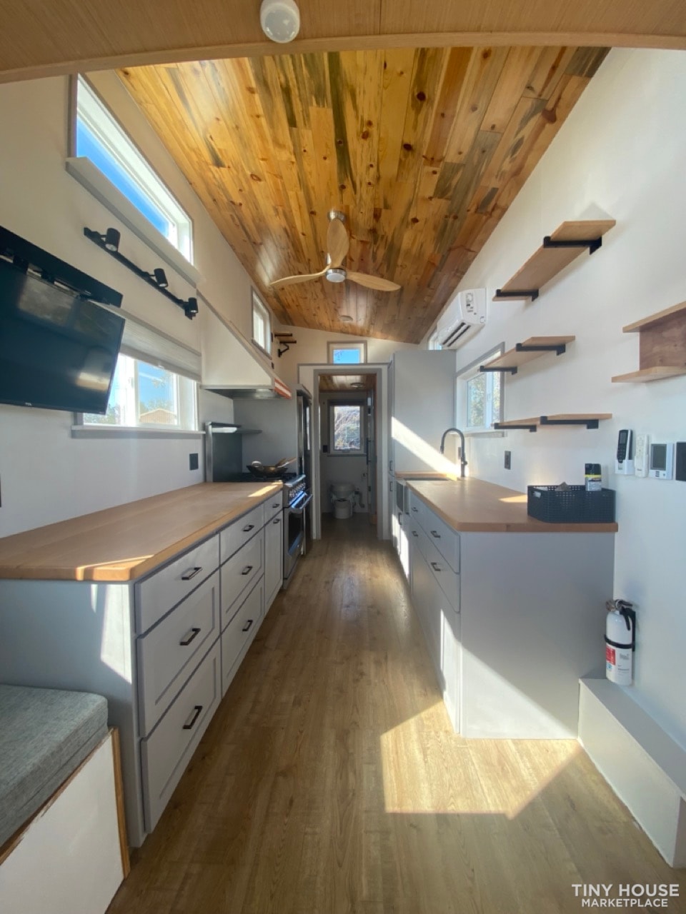 24ft THOW. High spec & move-in ready - Image 3 Thumbnail